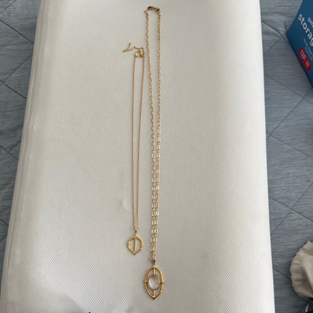 Stella & Dot Gold Pendant Necklace Dainty Modern